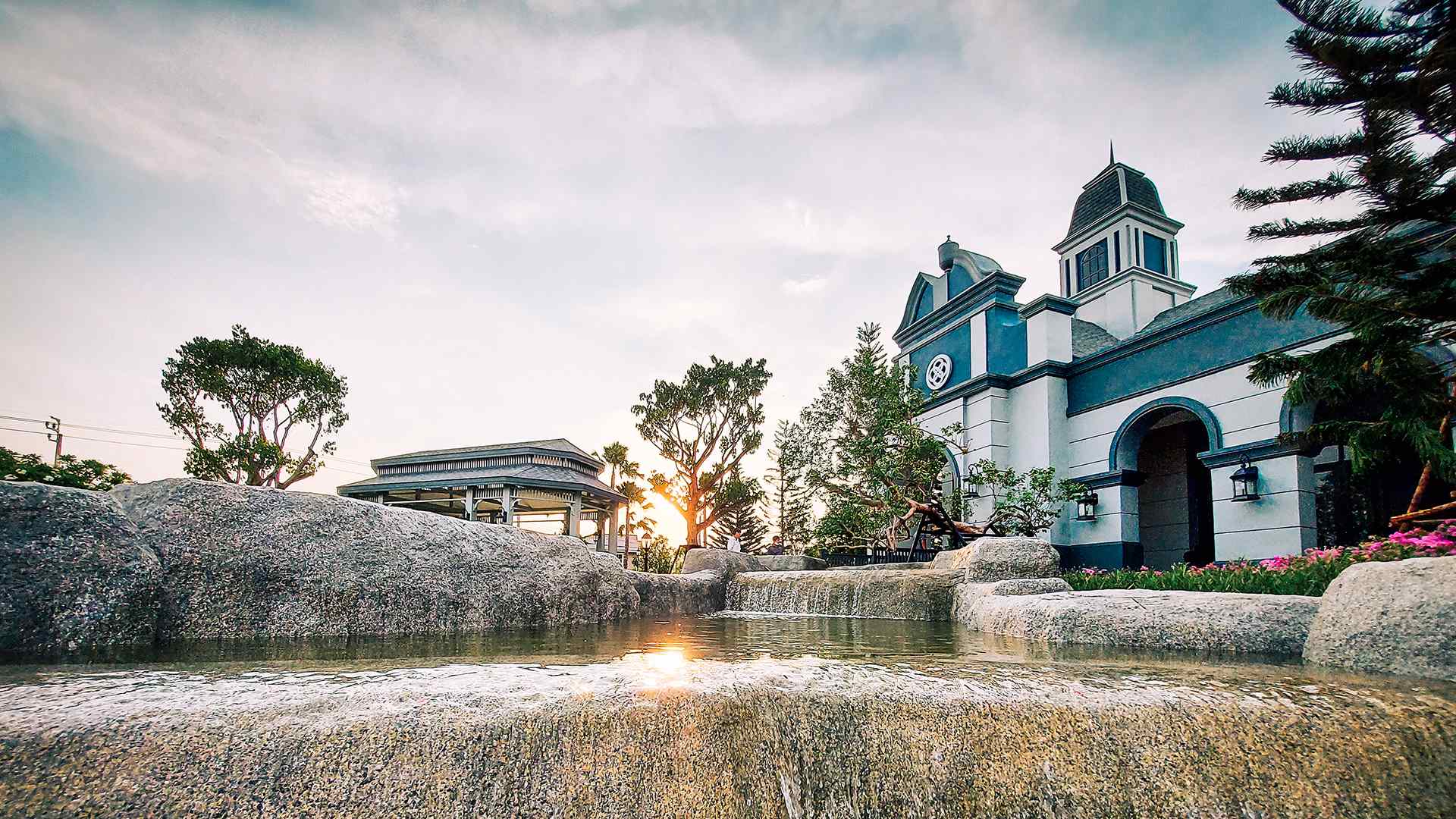 รูปภาพ สีวลี ศรีนครินทร์ - ร่มเกล้า (Sivalee Srinakarin - Romklao)