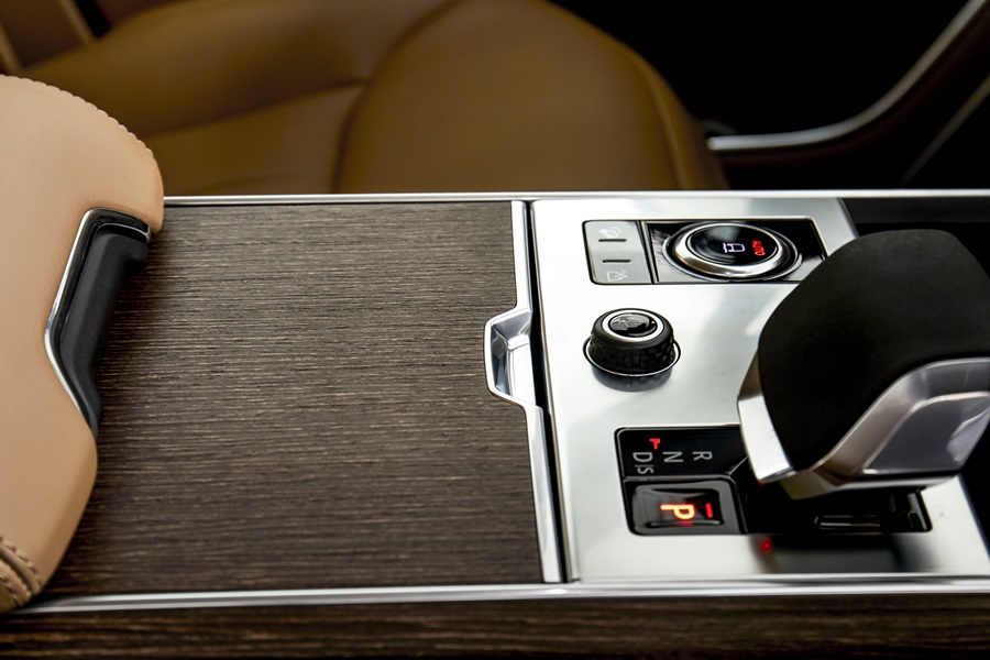 รูปภาพ แลนด์โรเวอร์ Land Rover Range Rover 3.0 Petrol Plug-In Hybrid SWB AWD SV Plus ปี 2022