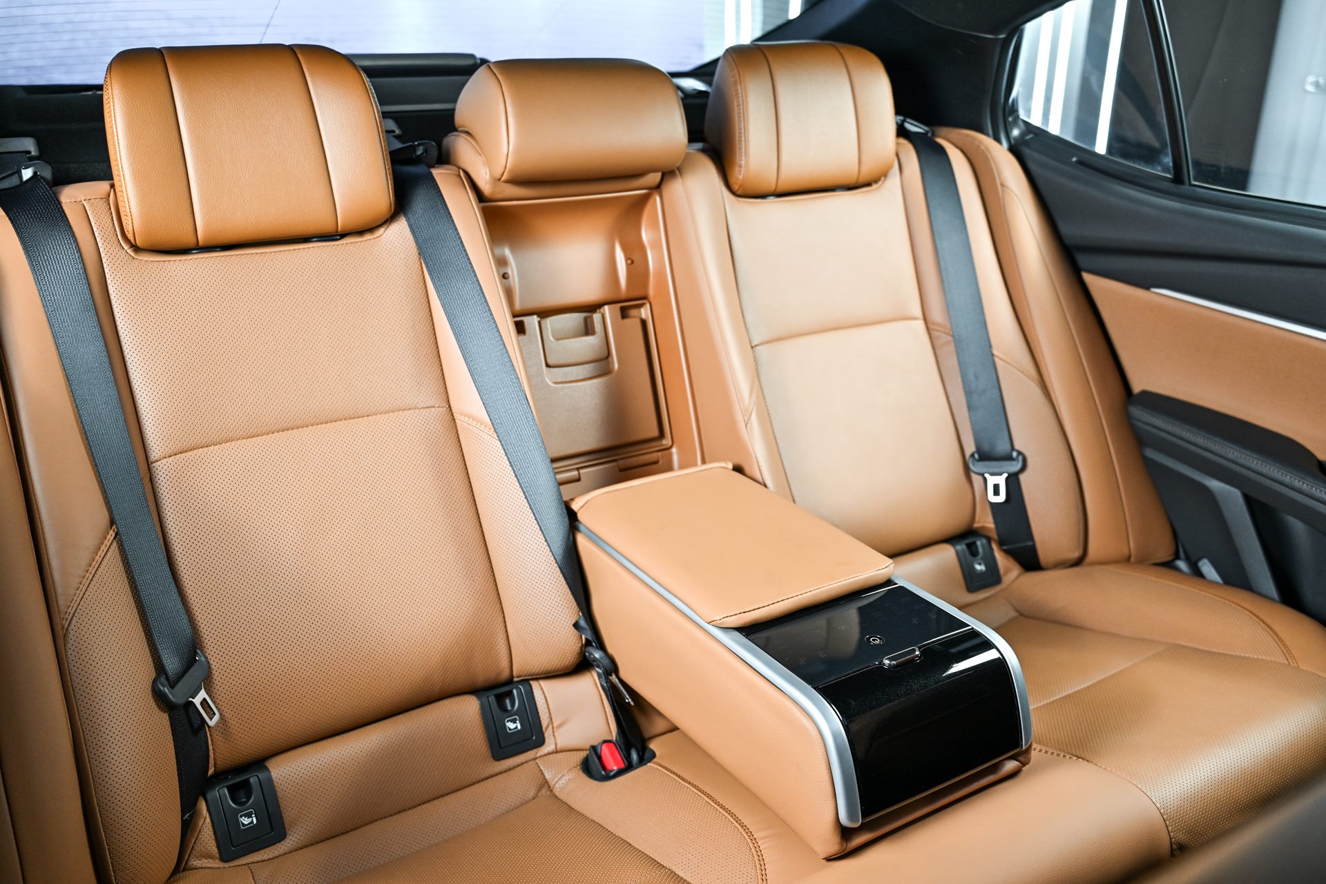 รูปภาพ โตโยต้า Toyota Camry HEV Premium Luxury ปี 2024