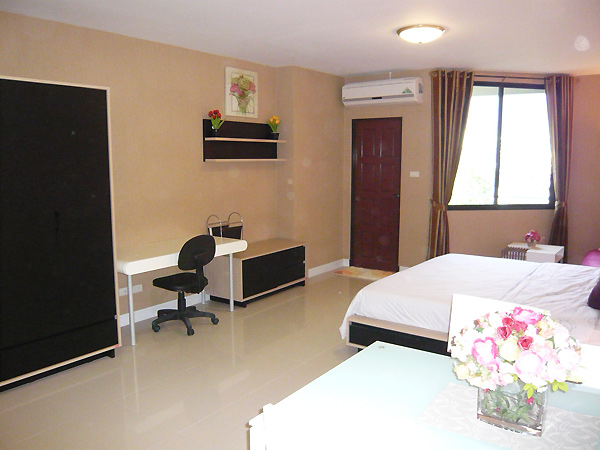 รูปภาพ เดอะ ทรีโอ (The Trio)