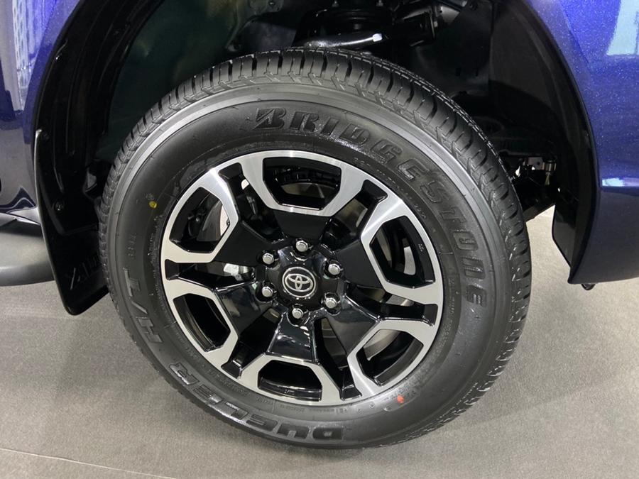 รูปภาพ โตโยต้า Toyota Revo Smart Cab Prerunner 2.4 Mid AT 60th Anniversary ปี 2022