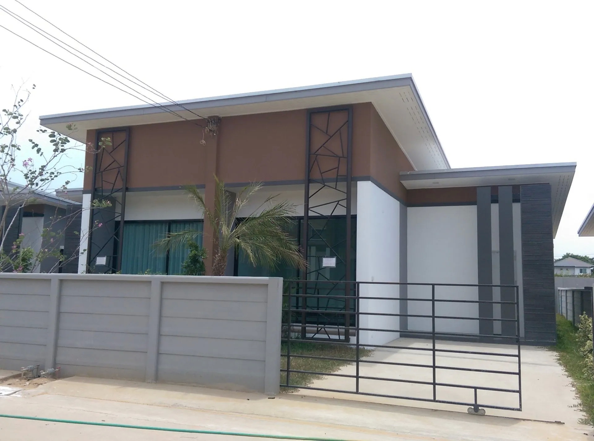 รูปภาพ บ้านร็อคการ์เด้น 3 (บีอาร์ @ แอโร) กรุงเทพฯ (Rock Garden 3 BR @ Aero)