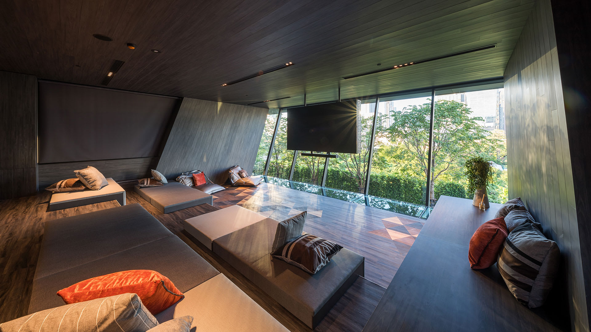 รูปภาพ เดอะ รูม สุขุมวิท 38 (The Room Sukhumvit 38)