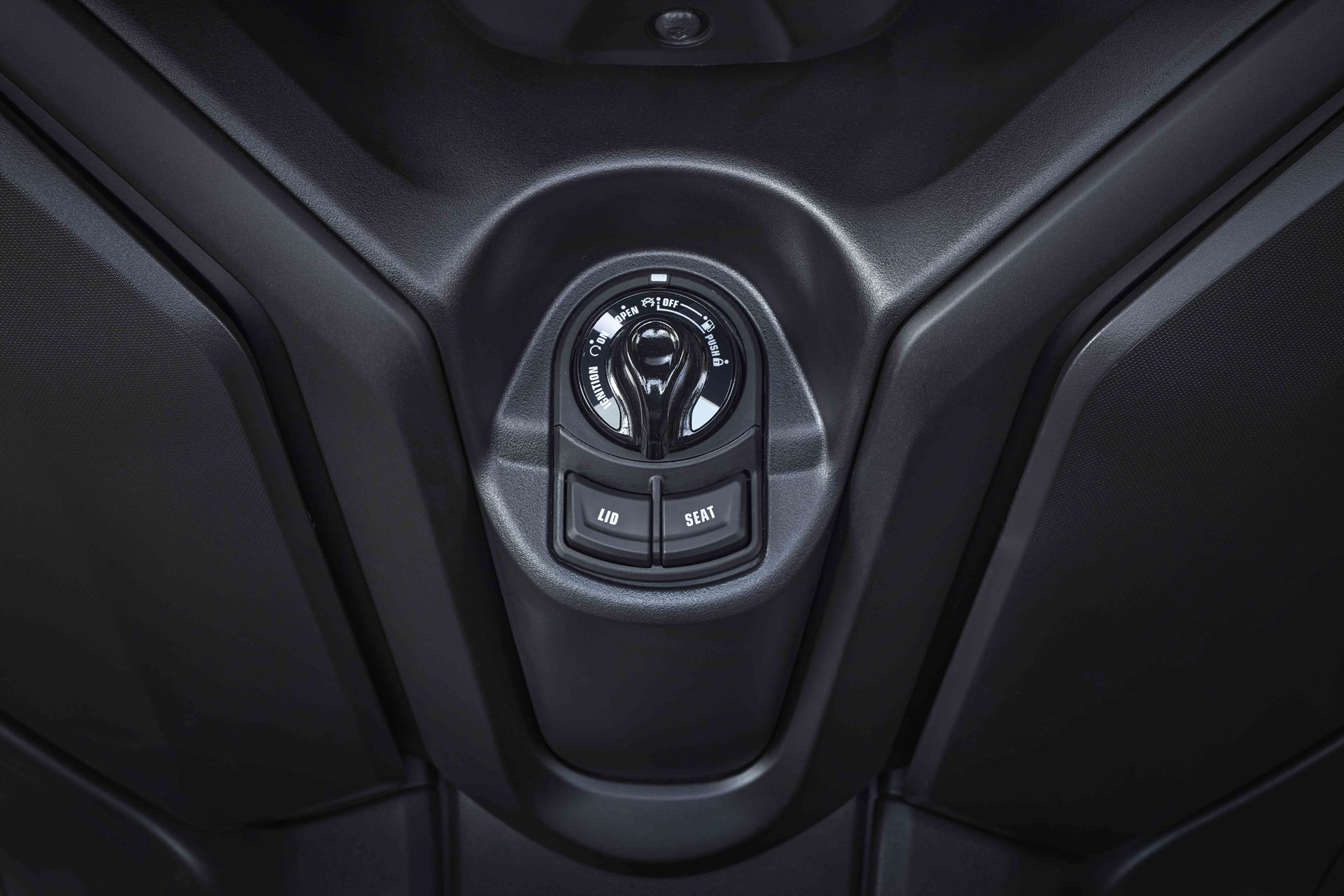 รูปภาพ ยามาฮ่า Yamaha XMAX Connected ปี 2024