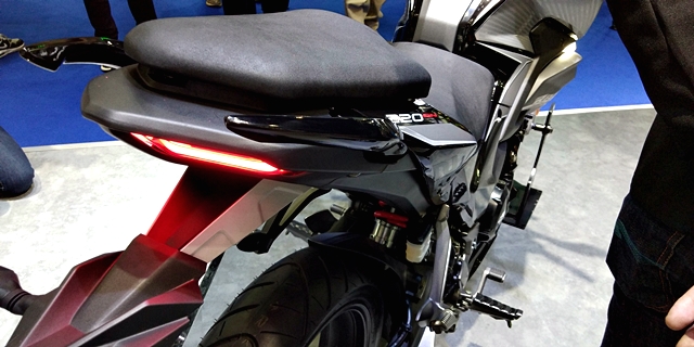 รูปภาพ จีพีเอ็กซ์ GPX Razer 220 ปี 2018