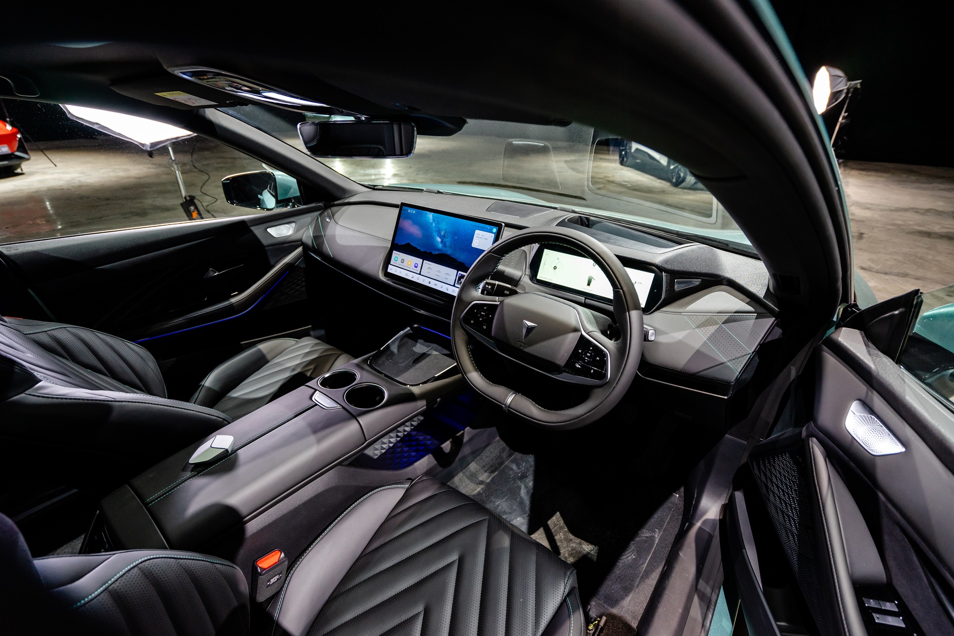 รูปภาพ ดีพอล Deepal LO7 Standard ปี 2023