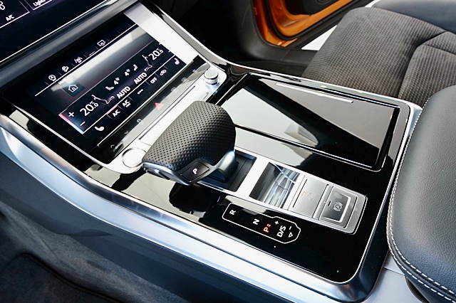 รูปภาพ อาวดี้ Audi Q8 55 TFSI quattro S Line ปี 2018