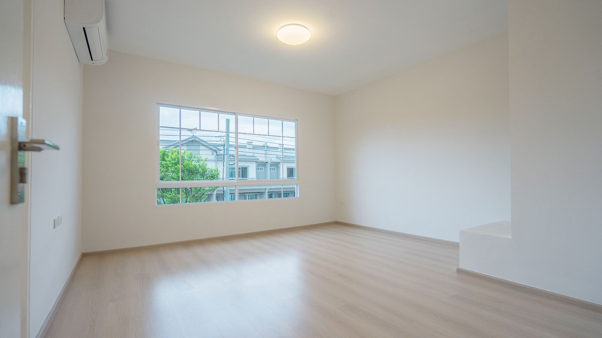 รูปภาพ อินดี้ ปิ่นเกล้า - สิรินธร (Indy Pinklao - Sirinthorn)