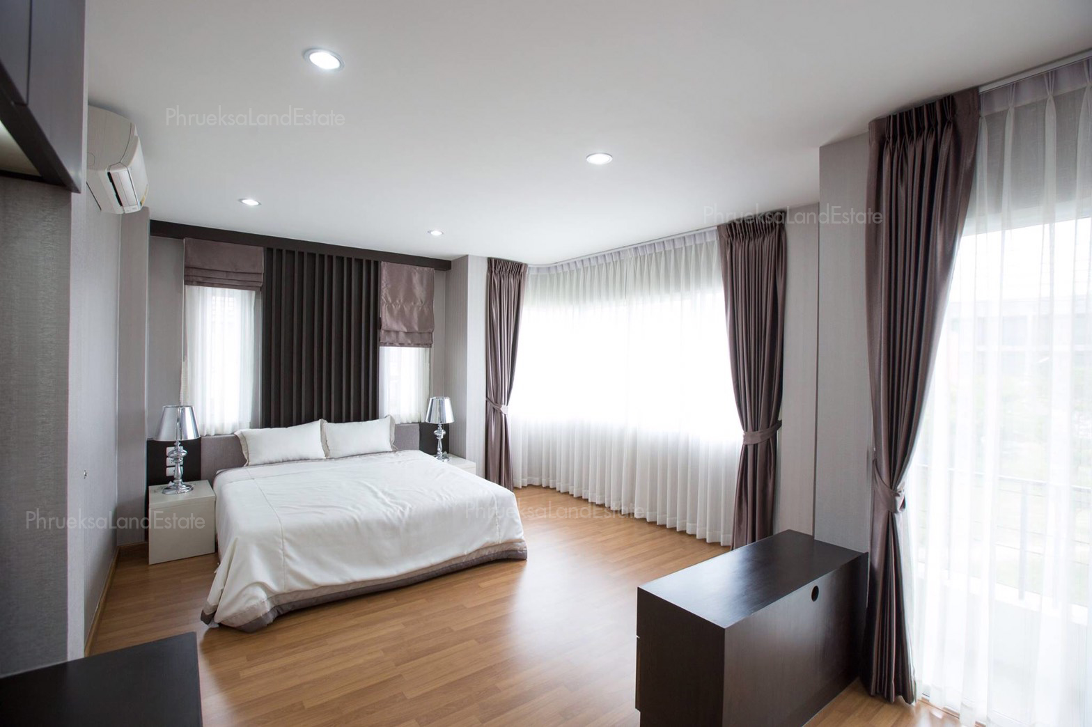 รูปภาพ ดิ โอโซน อัสสัมชัญ - ศรีราชา (The Ozone Tigerzoo - Sriracha)