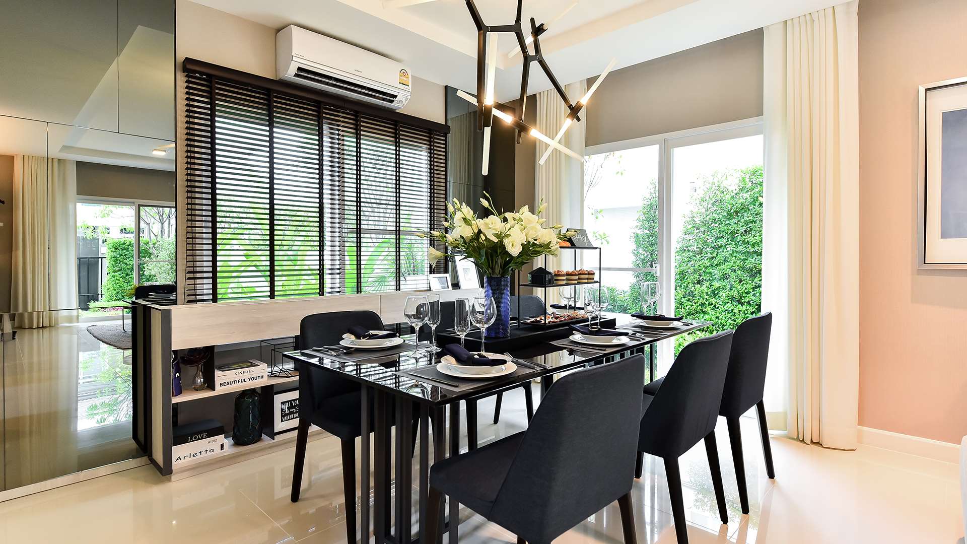 รูปภาพ มัณฑนา มอเตอร์เวย์ - กรุงเทพกรีฑาตัดใหม่ (Mantana Motorway - Krungthepkreethatadmai)