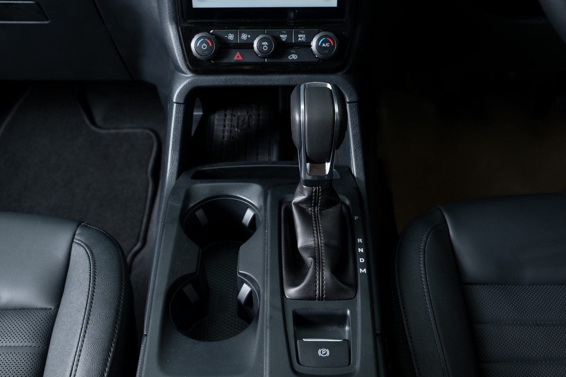 รูปภาพ ฟอร์ด Ford Everest 2.0L Turbo Sport Special Edition 4x2 6AT ปี 2025