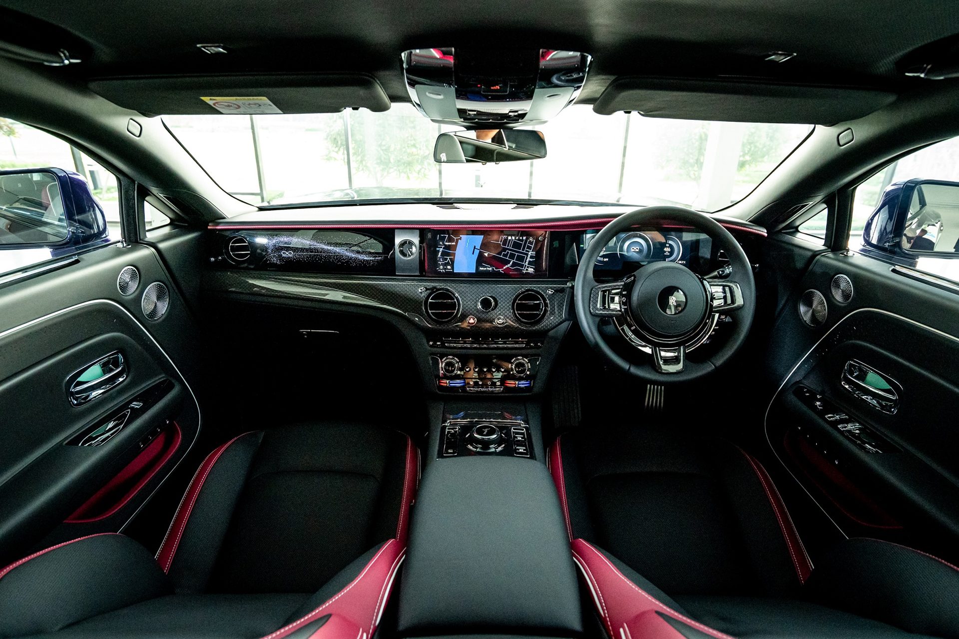 รูปภาพ โรลส์-รอยซ์ Rolls-Royce Black Badge Spectre ปี 2025