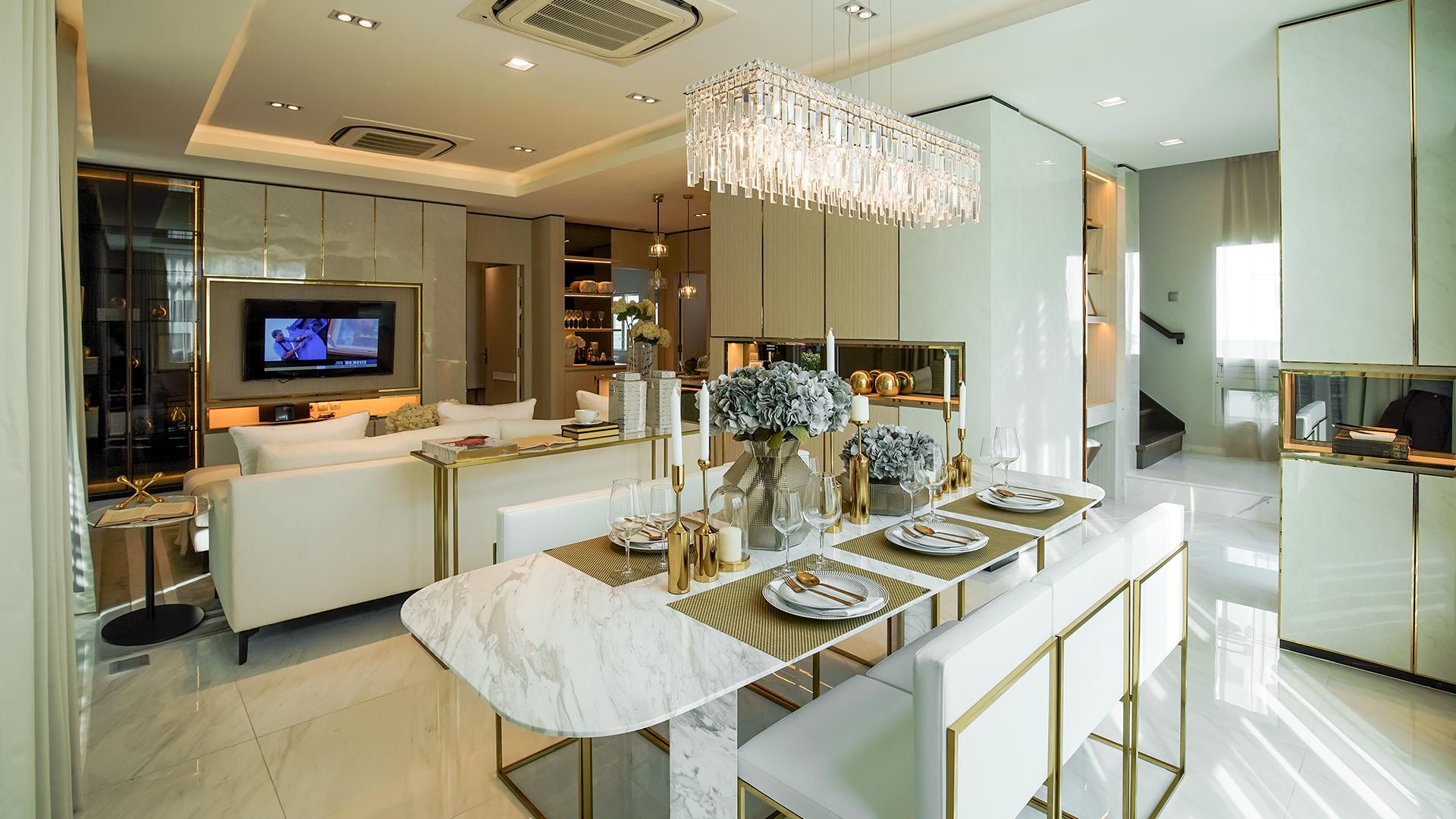 รูปภาพ มัณฑนา ศรีนครินทร์ ร่มเกล้า (Manthana Srinakarin - Romklao)