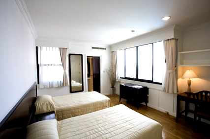 รูปภาพ ริเวอไรน์ เพลส คอนโดมิเนียม (Riverine Place)