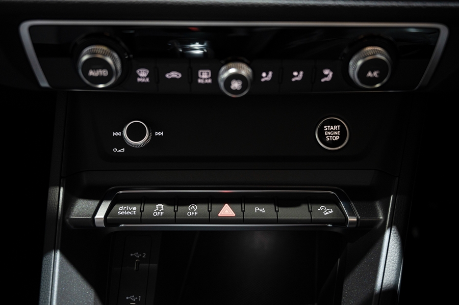 รูปภาพ อาวดี้ Audi Q3 40 TFSI quattro S Line Black Edition ปี 2021