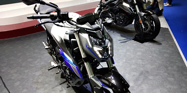 รูปภาพ จีพีเอ็กซ์ GPX Razer 220 ปี 2018