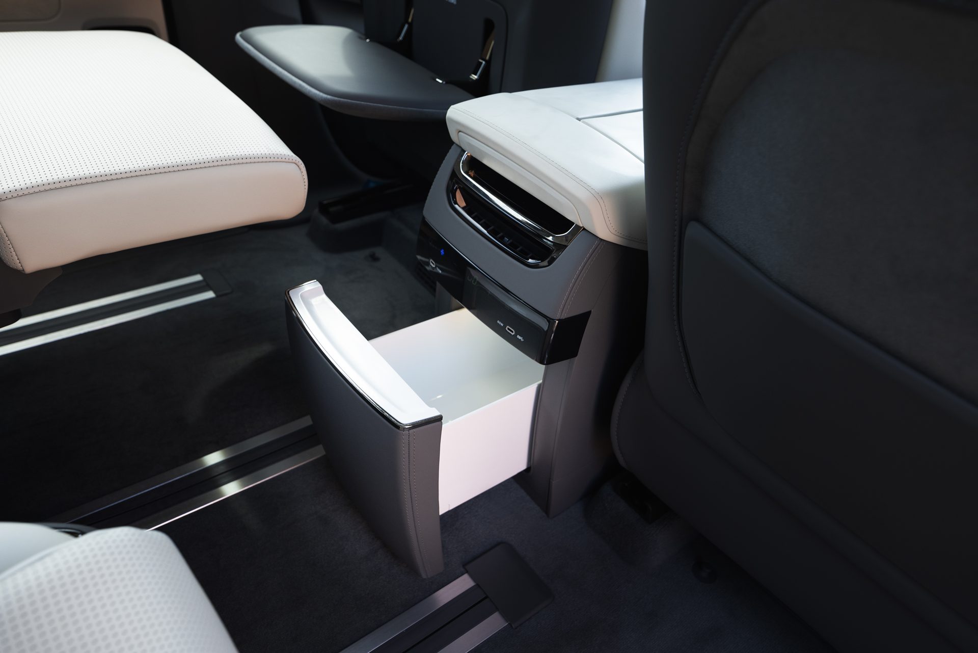 รูปภาพ ซีเคอร์ Zeekr 009 Standard 2WD ปี 2025