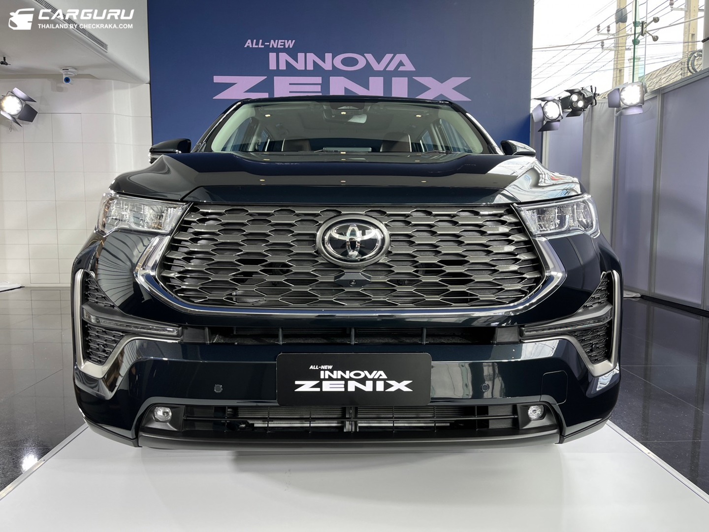 รูปภาพ โตโยต้า Toyota Innova Zenix 2.0 HEV Premium ปี 2023