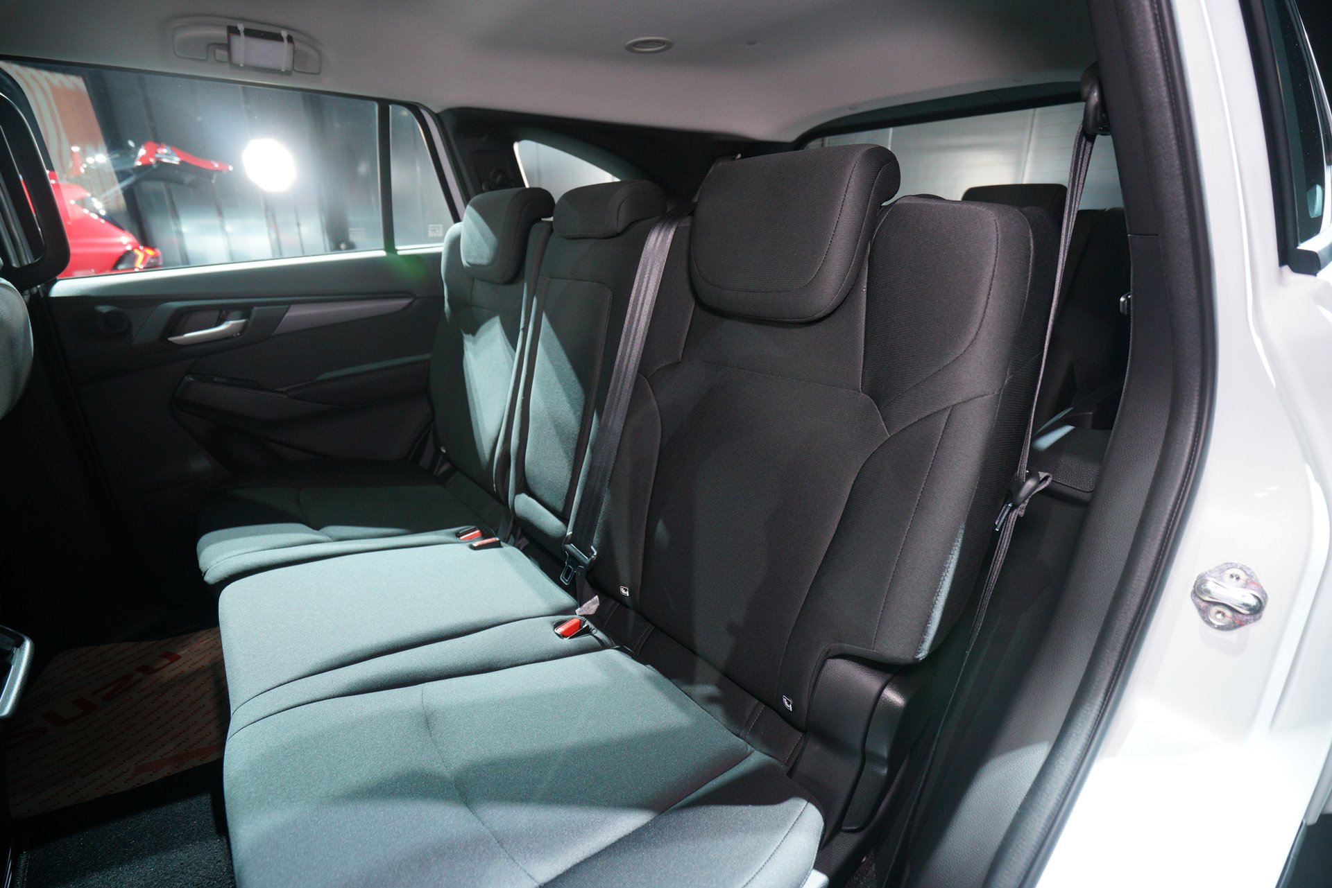 รูปภาพ อีซูซุ Isuzu MU-X 4x2 1.9 Elegant A/T ปี 2024