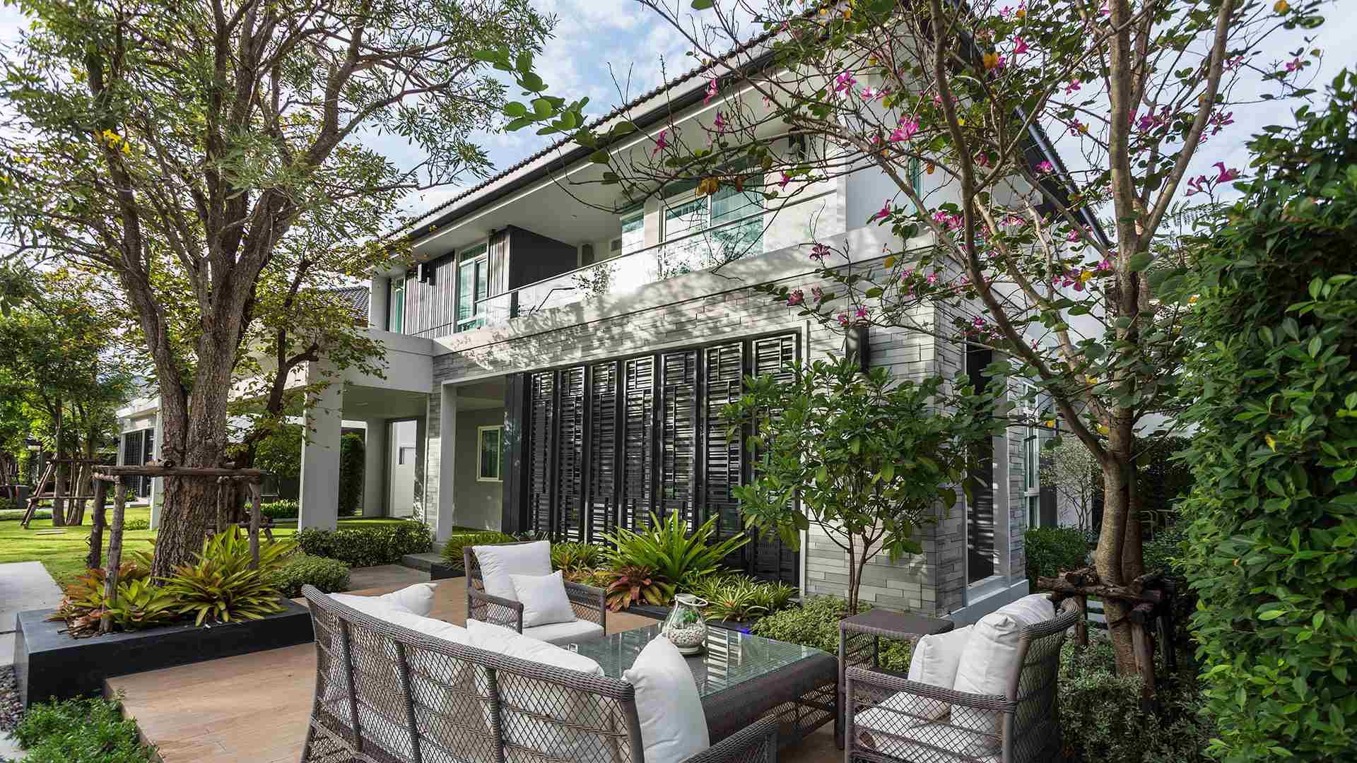 รูปภาพ มัณฑนา อ่อนนุช-วงแหวน 5 (Manthana Onnut - Wongwaen 5)