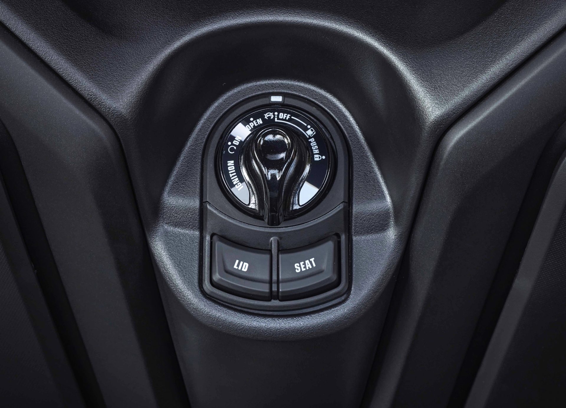 รูปภาพ ยามาฮ่า Yamaha XMAX Connected ปี 2025