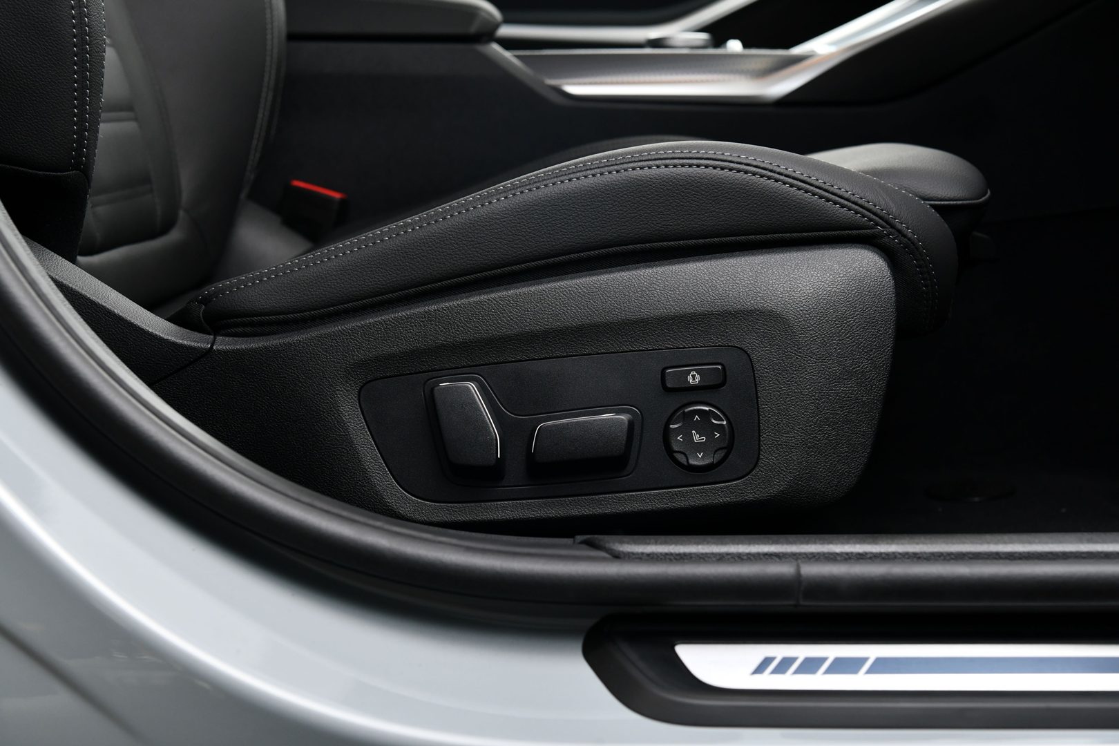 รูปภาพ บีเอ็มดับเบิลยู BMW Series 3 330e M Sport ปี 2025