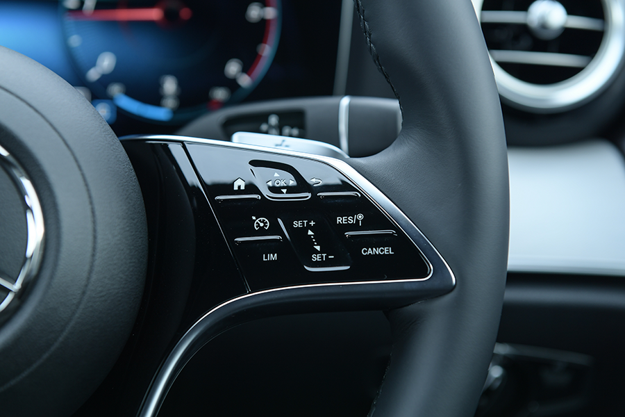 รูปภาพ เมอร์เซเดส-เบนซ์ Mercedes-benz E-Class 220 d AMG Sport ปี 2021