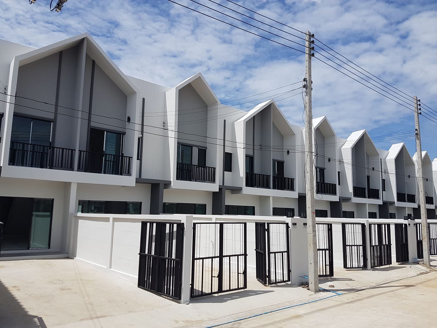 รูปภาพ เดอะ คอมมอน ทาวน์โฮม พุทธมณฑลสาย 5 (The Common Townhome Buddhamonthon Sai 5)