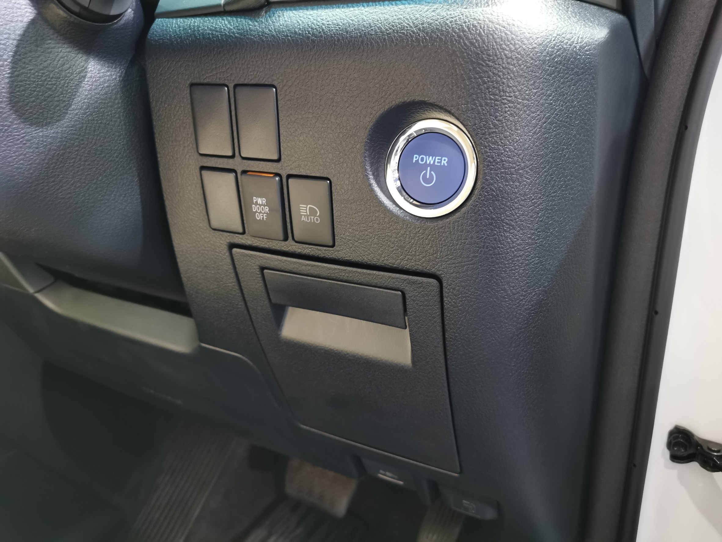 รูปภาพ โตโยต้า Toyota Alphard Vellfire 2.5 ปี 2020