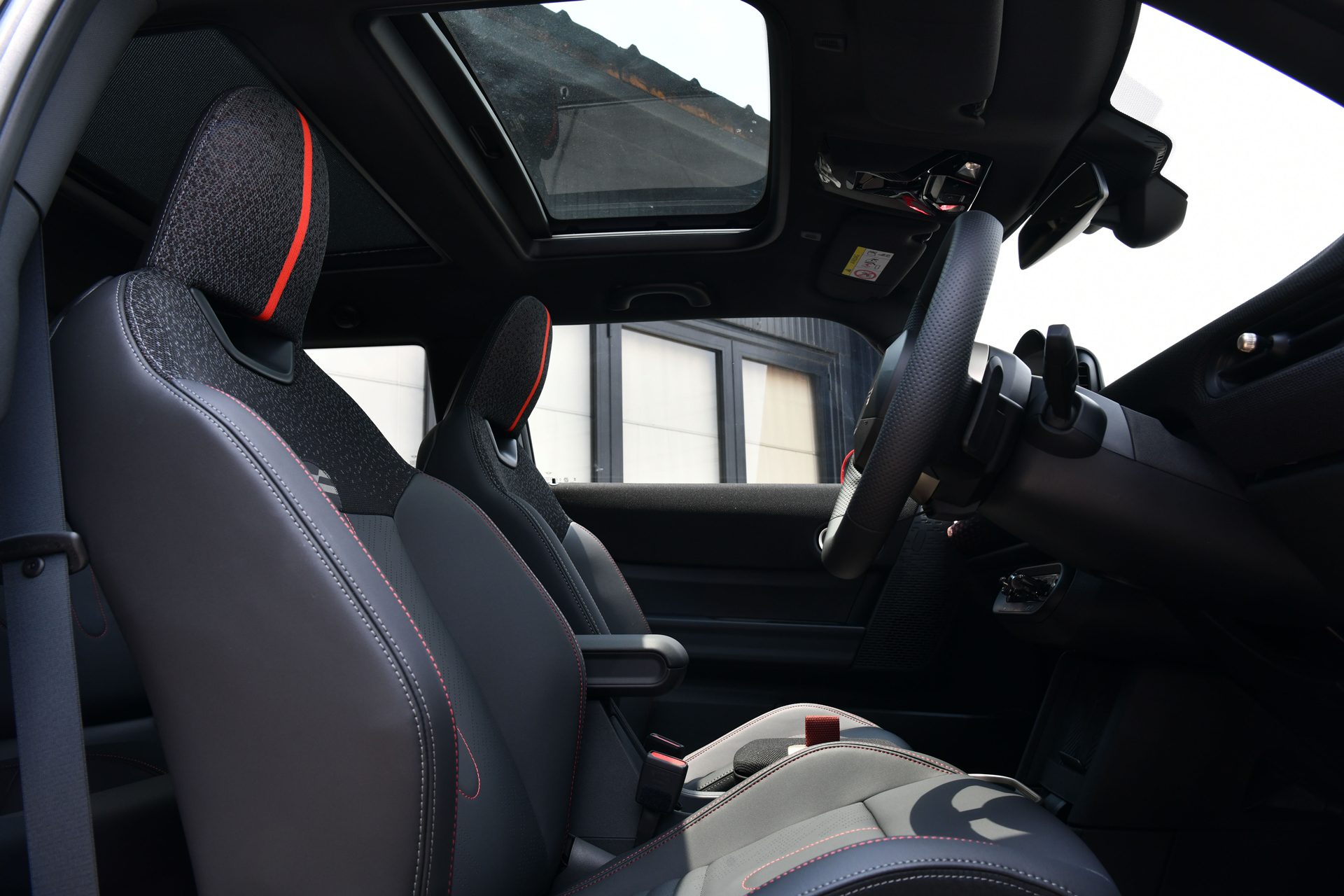 รูปภาพ มินิ Mini John Cooper Works 3-Door Hatch ปี 2025