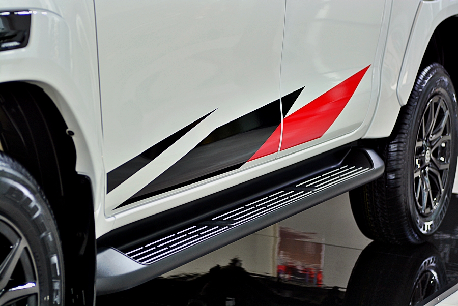 รูปภาพ โตโยต้า Toyota Revo GR Sport 2.8 AT Hi-Floor 4X4 ปี 2022