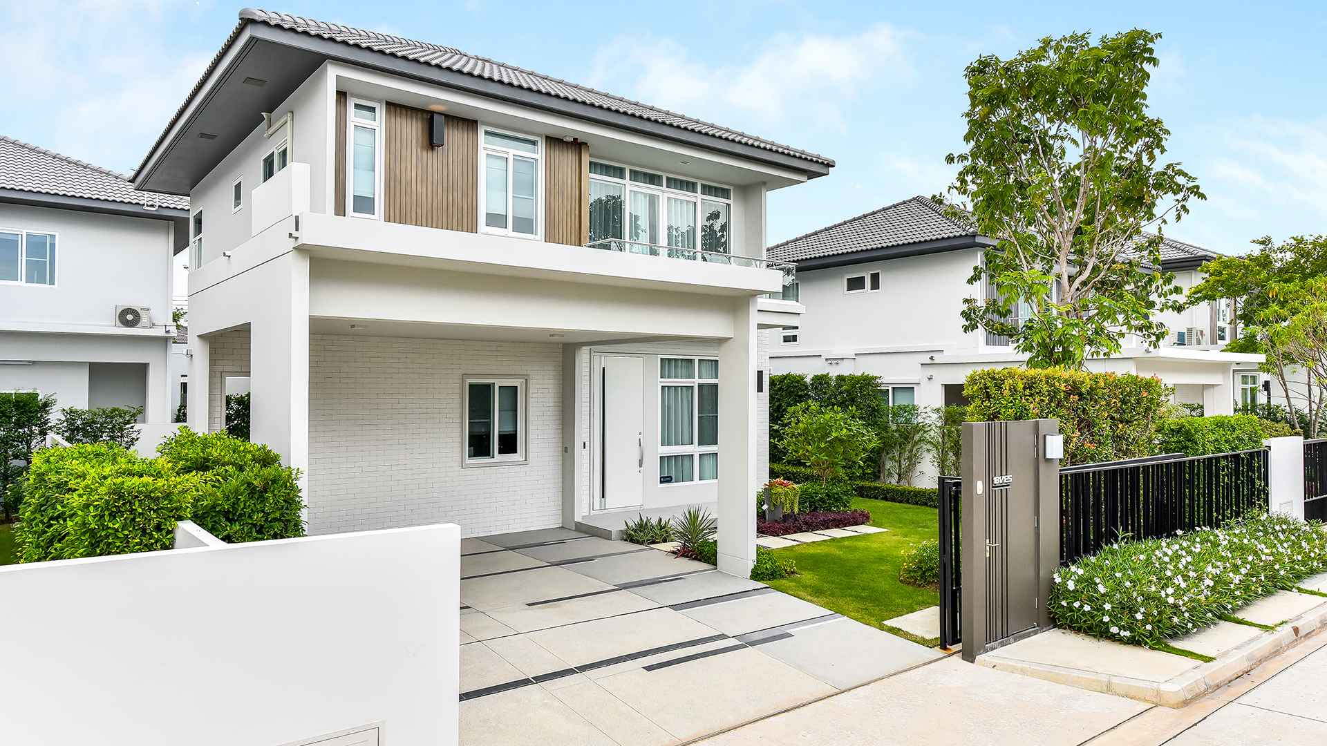 รูปภาพ มัณฑนา มอเตอร์เวย์ - กรุงเทพกรีฑาตัดใหม่ (Mantana Motorway - Krungthepkreethatadmai)