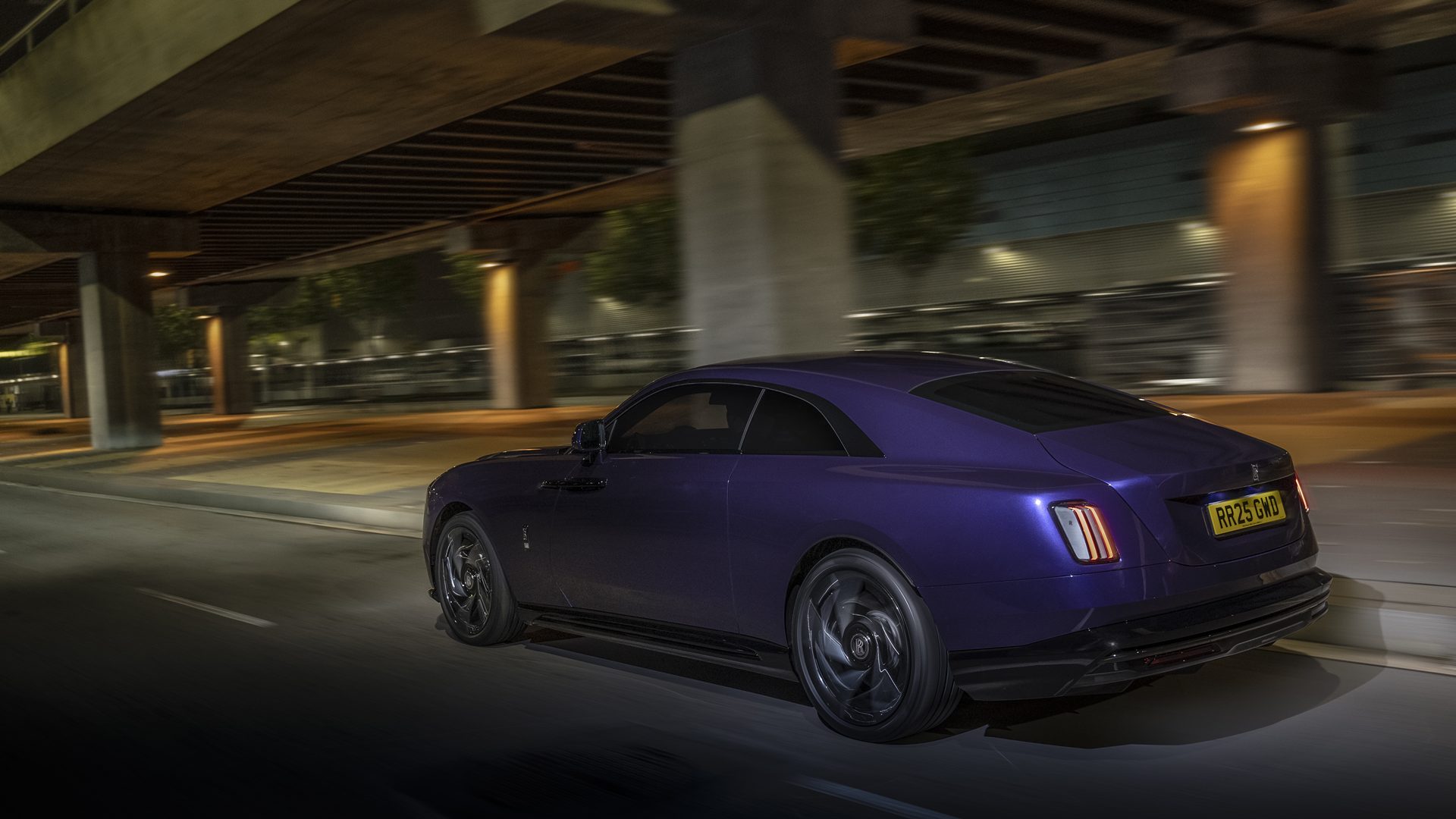 รูปภาพ โรลส์-รอยซ์ Rolls-Royce Black Badge Spectre ปี 2025