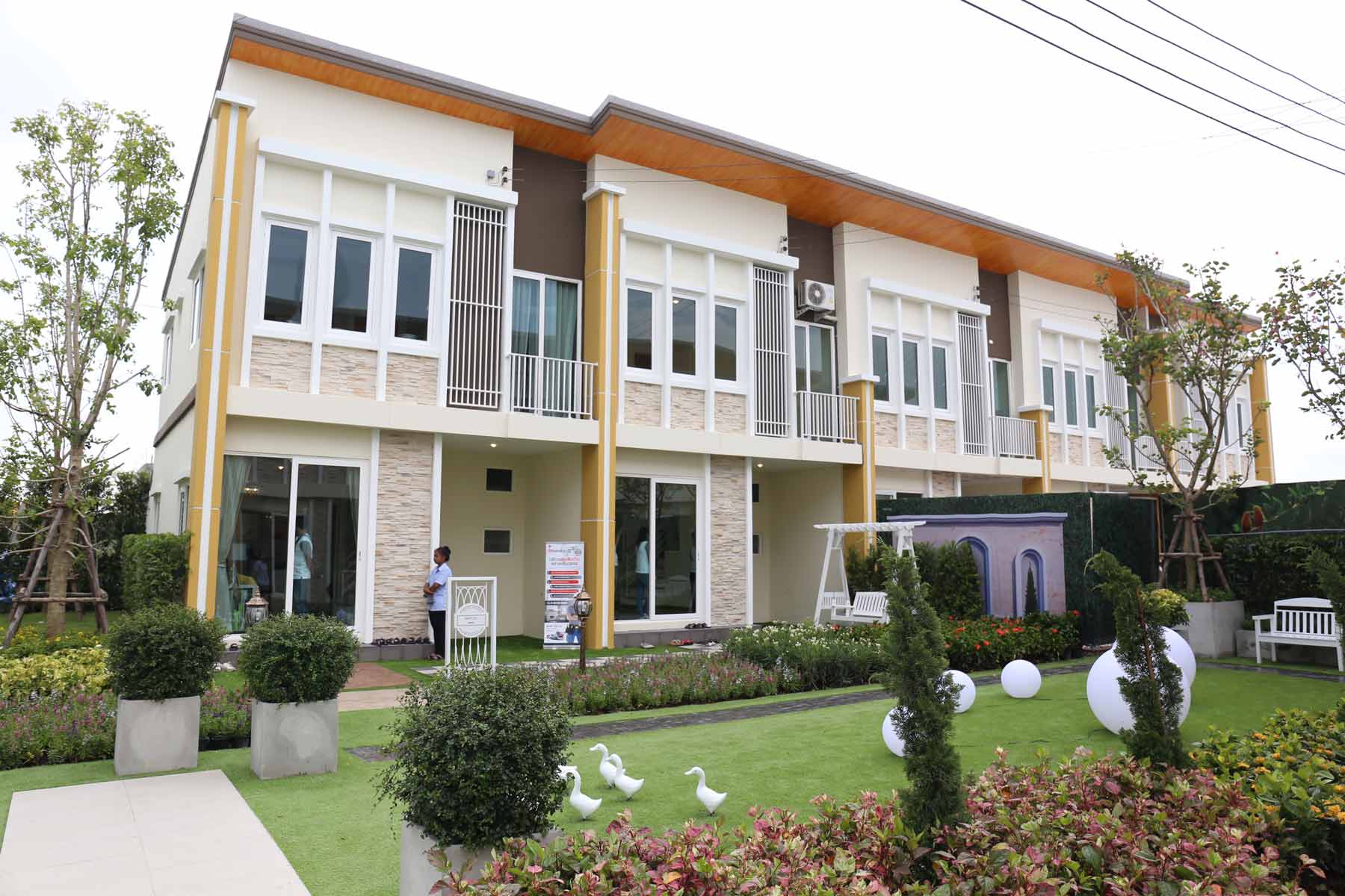 รูปภาพ โกลเด้น ทาวน์ ศรีนครินทร์-สุขุมวิท (Golden Town Srinakarin - Sukhumvit)