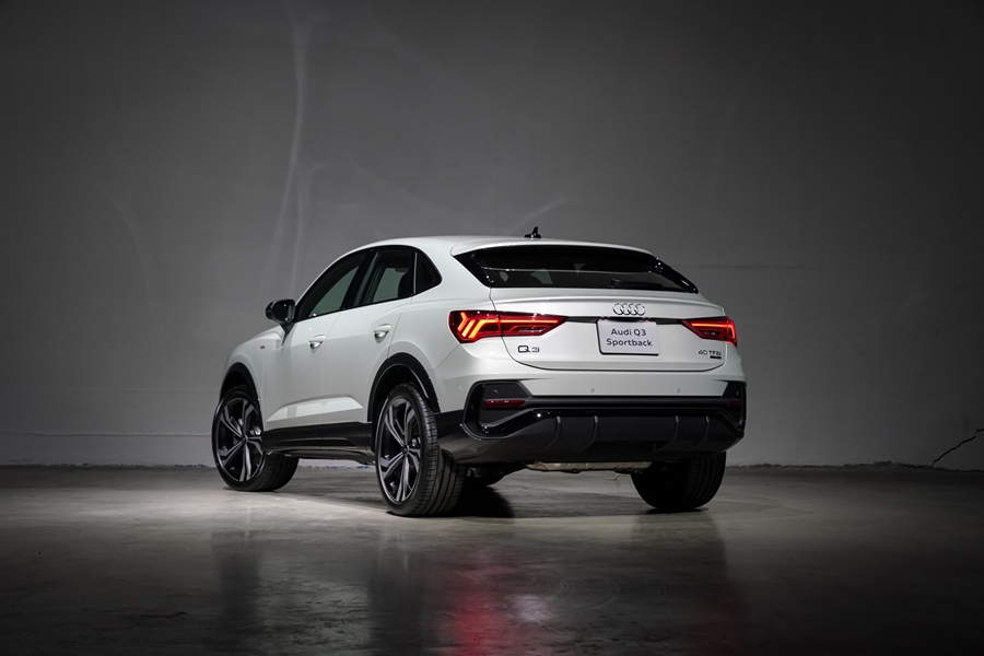 รูปภาพ อาวดี้ Audi Q3 Sportback 40 TFSI quattro S Line Black Edition ปี 2021