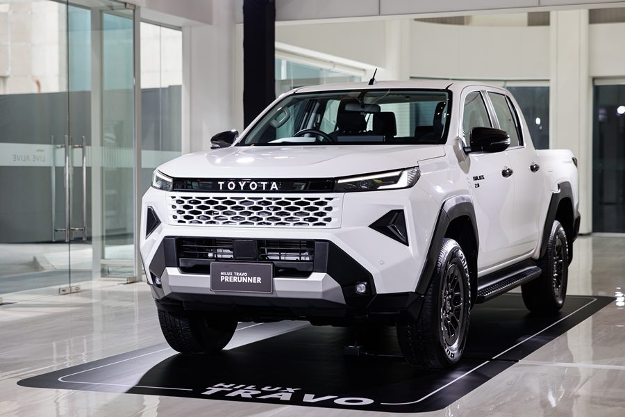 รูปภาพ โตโยต้า Toyota Hilux Travo Double Cab 4TREX 2.8 Premium MT ปี 2025