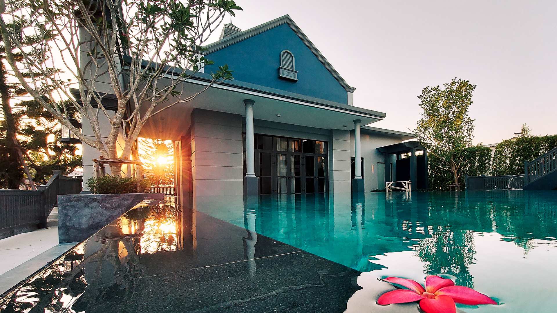 รูปภาพ สีวลี ศรีนครินทร์ - ร่มเกล้า (Sivalee Srinakarin - Romklao)