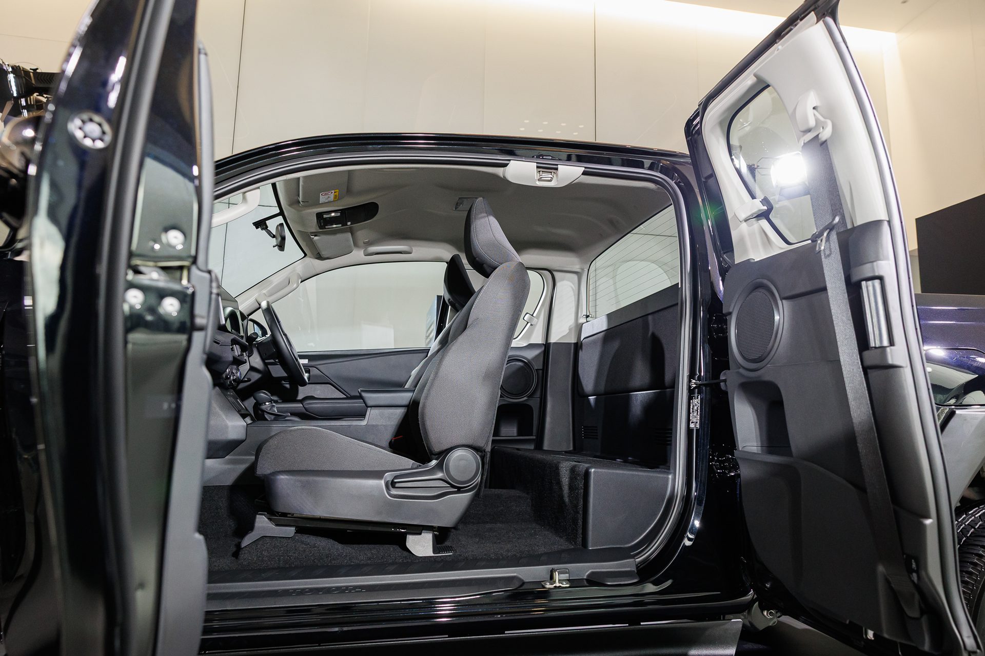 รูปภาพ โตโยต้า Toyota Hilux Travo Smart Cab Prerunner 2.8 Smart MT ปี 2025