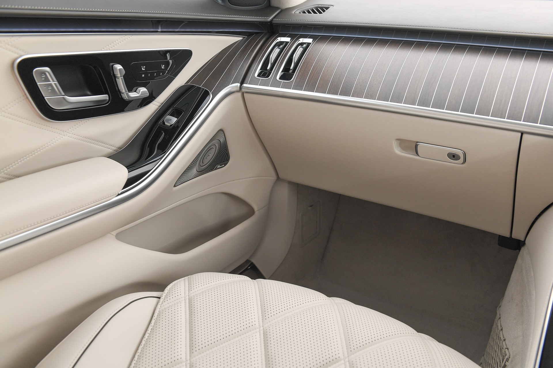 รูปภาพ เมอร์เซเดส-เบนซ์ Mercedes-benz Maybach S 580 e Premium ปี 2024