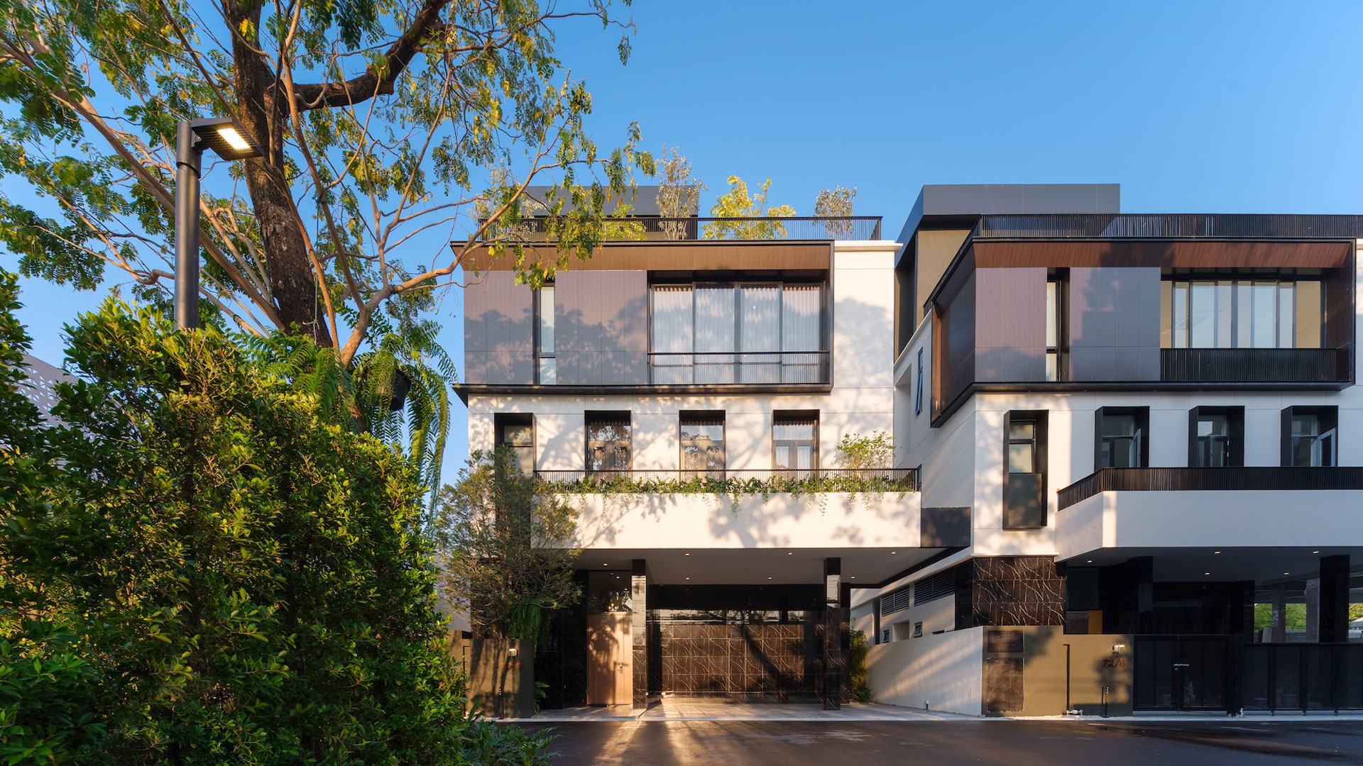 รูปภาพ อาณา พระรามเก้า (Arna Rama 9)