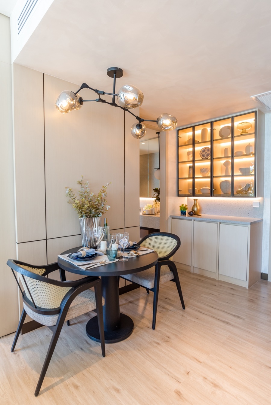 รูปภาพ อารมณ์ วงศ์อมาตย์ (AROM WONGAMAT)