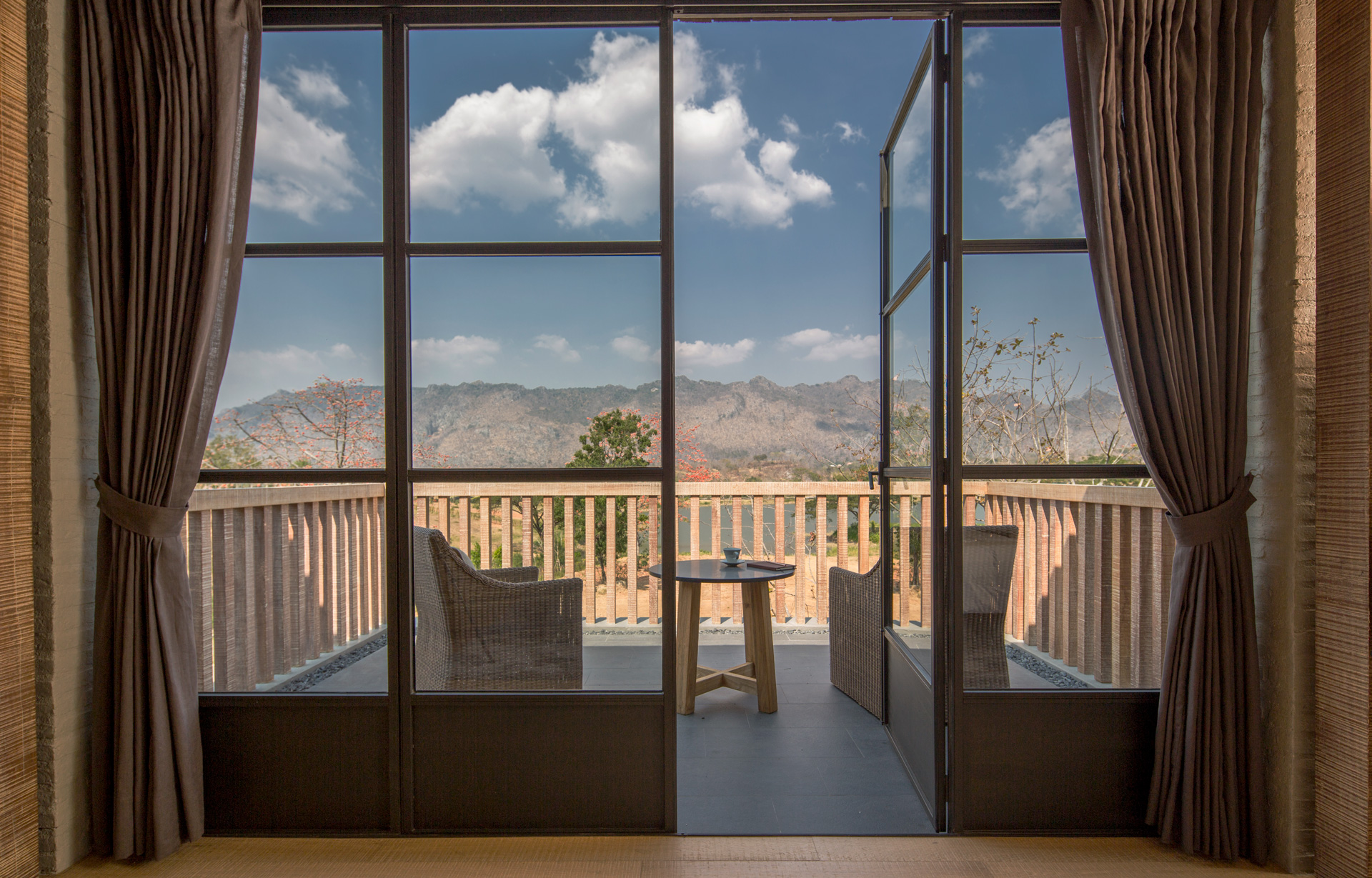 รูปภาพ ภิรมย์ แอท วินยาร์ด (Pirom at Vineyard)