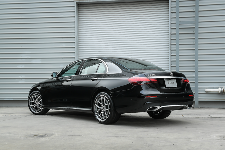 รูปภาพ เมอร์เซเดส-เบนซ์ Mercedes-benz E-Class 220 d AMG Sport ปี 2021