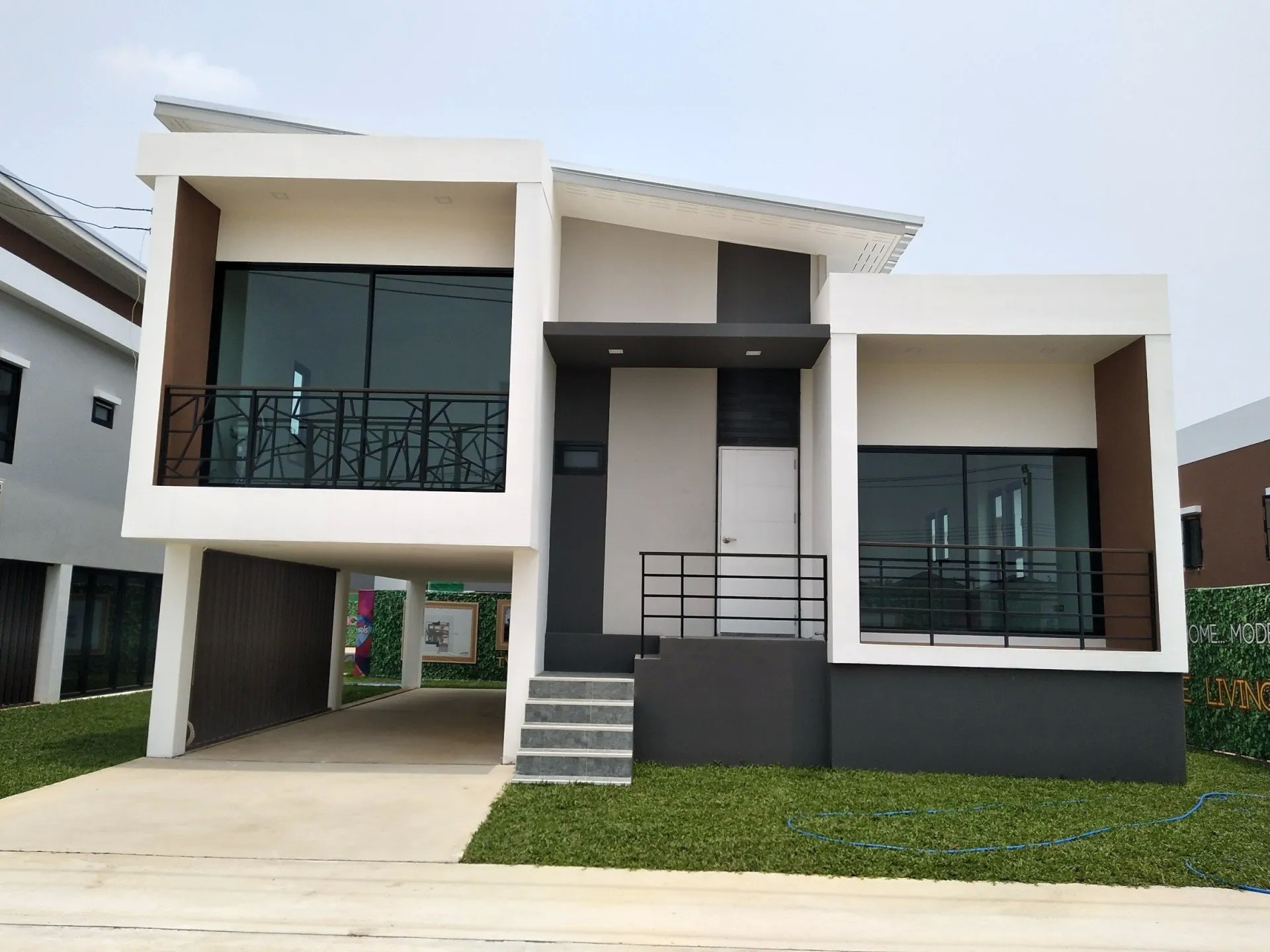 รูปภาพ บ้านร็อคการ์เด้น 3 (บีอาร์ @ แอโร) กรุงเทพฯ (Rock Garden 3 BR @ Aero)