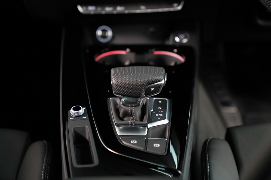 รูปภาพ อาวดี้ Audi A4 Avant 45 TFSI quattro S line Black Edition ปี 2020