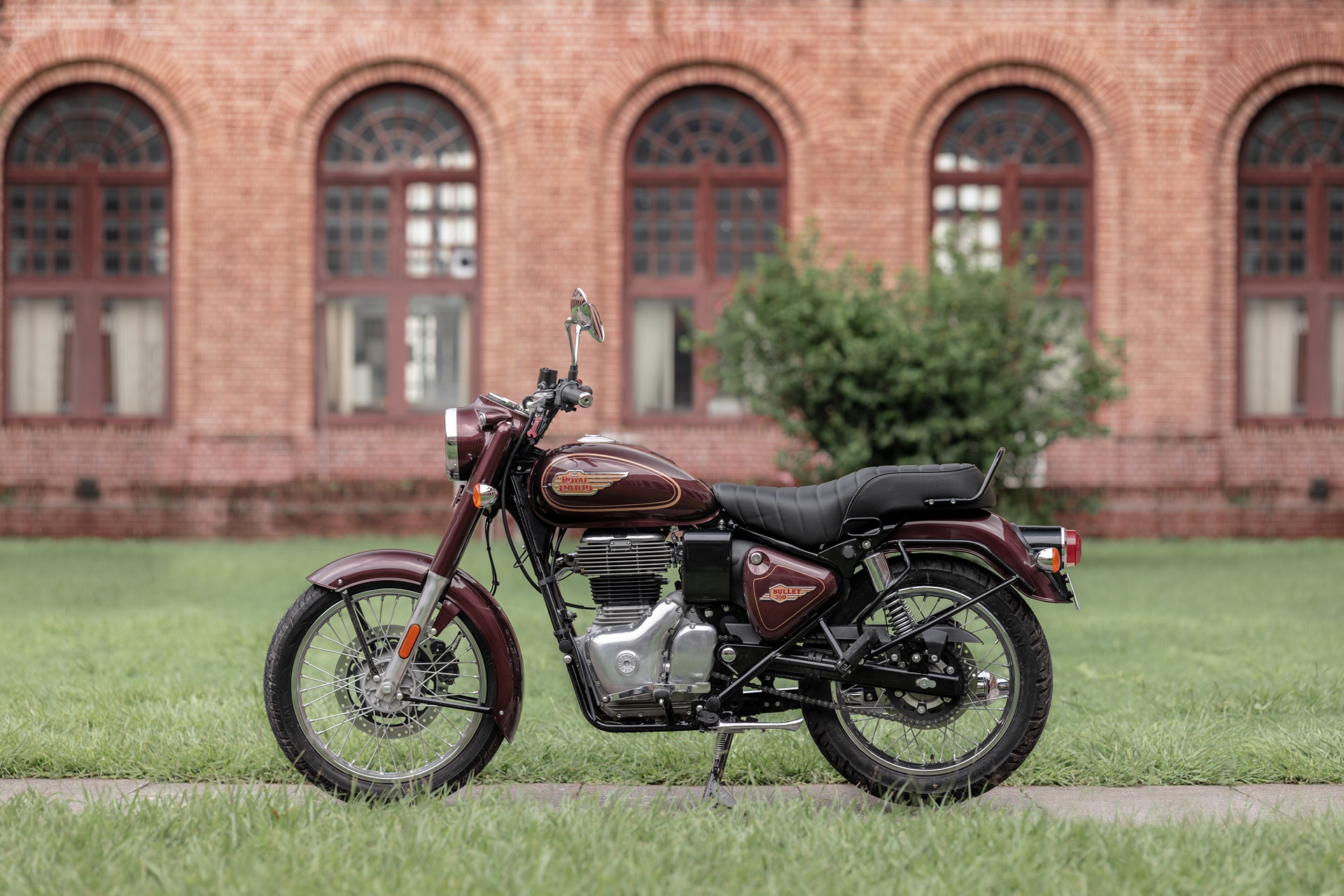 รูปภาพ โรยัล เอ็นฟีลด์ Royal Enfield Bullet 350 Standard Maroon ปี 2023