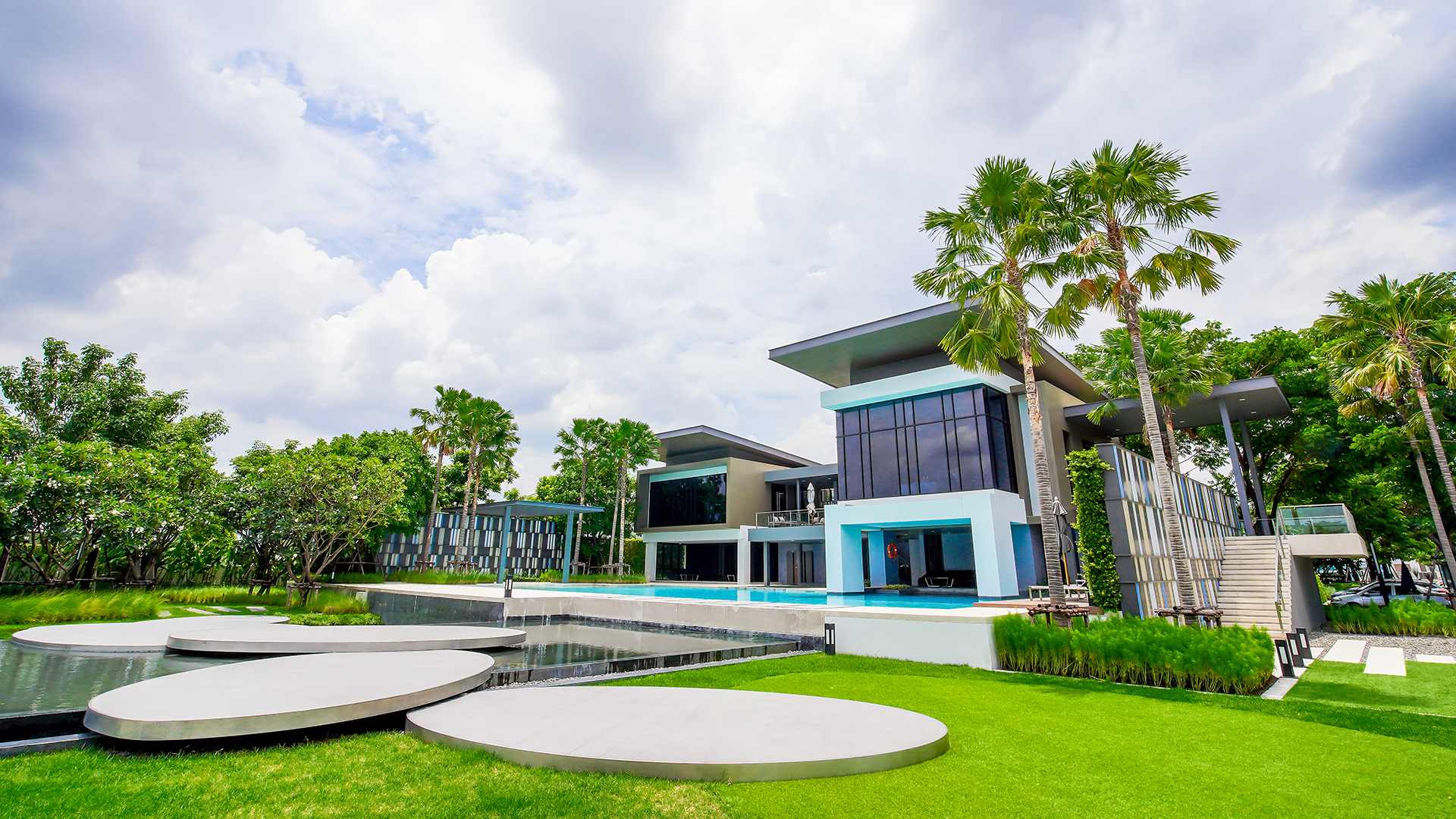 รูปภาพ มัณฑนา ศรีนครินทร์ ร่มเกล้า (Manthana Srinakarin - Romklao)