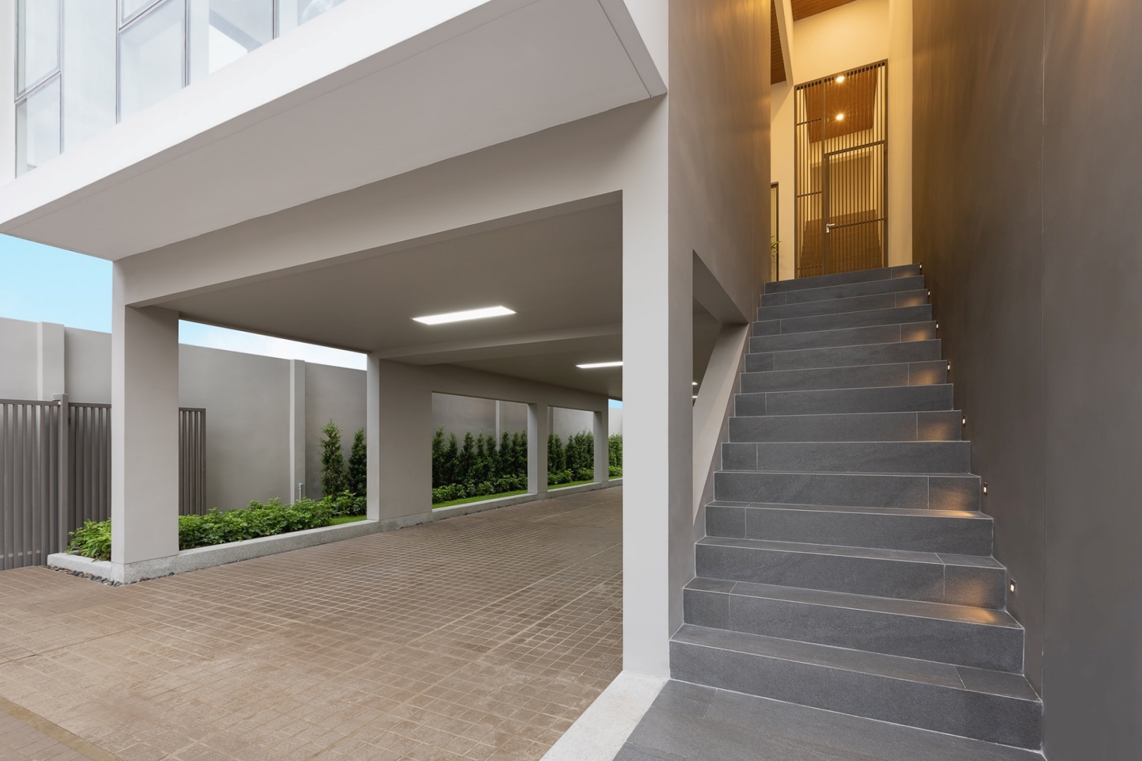 รูปภาพ เอชคิววัน แอท นาคนิวาส 20 วาริช เรียลเอสเตท (HQ1 @Nak Niwat 20 Warich Real Estate)