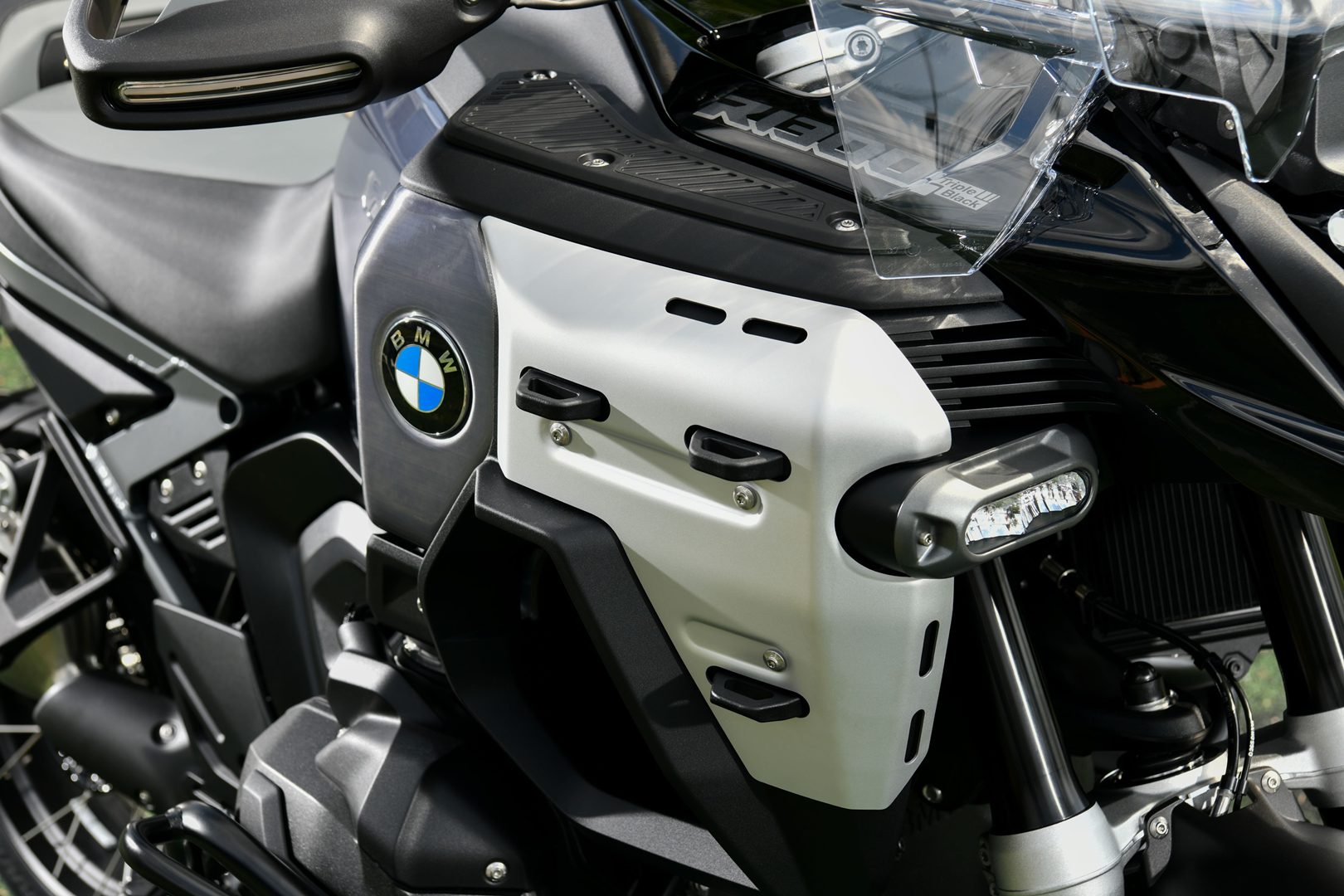 รูปภาพ บีเอ็มดับเบิลยู BMW R R 1300 GS Adventure GS Trophy ปี 2025