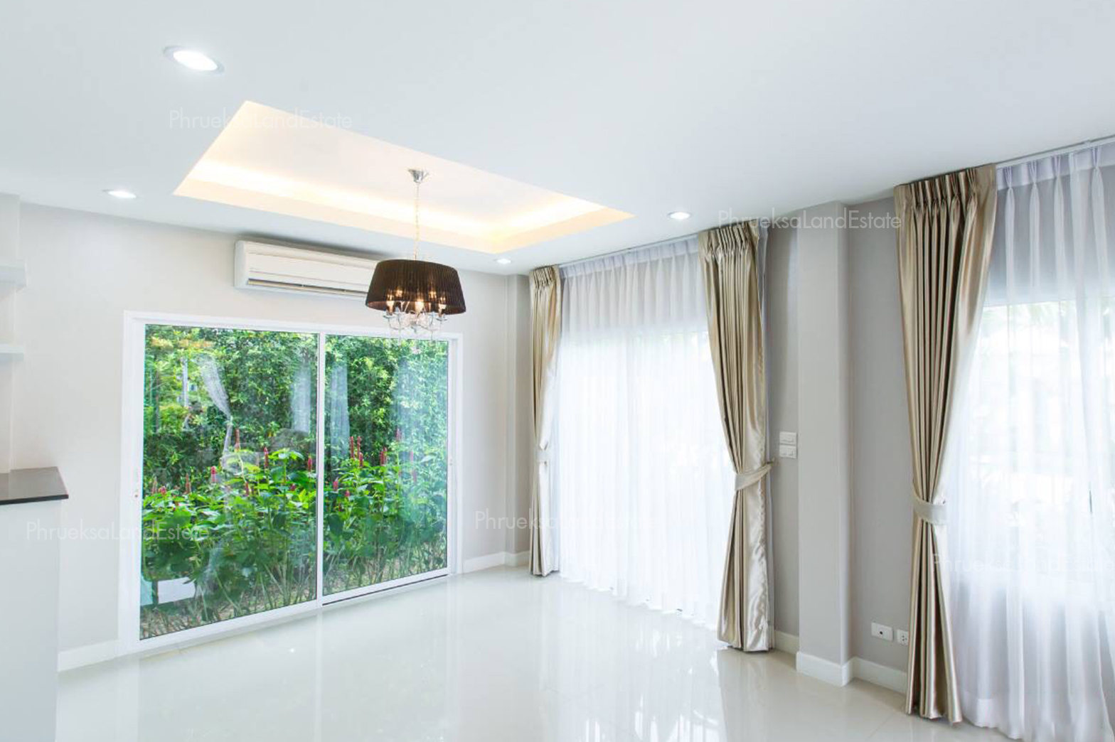 รูปภาพ ดิ โอโซน อัสสัมชัญ - ศรีราชา (The Ozone Tigerzoo - Sriracha)